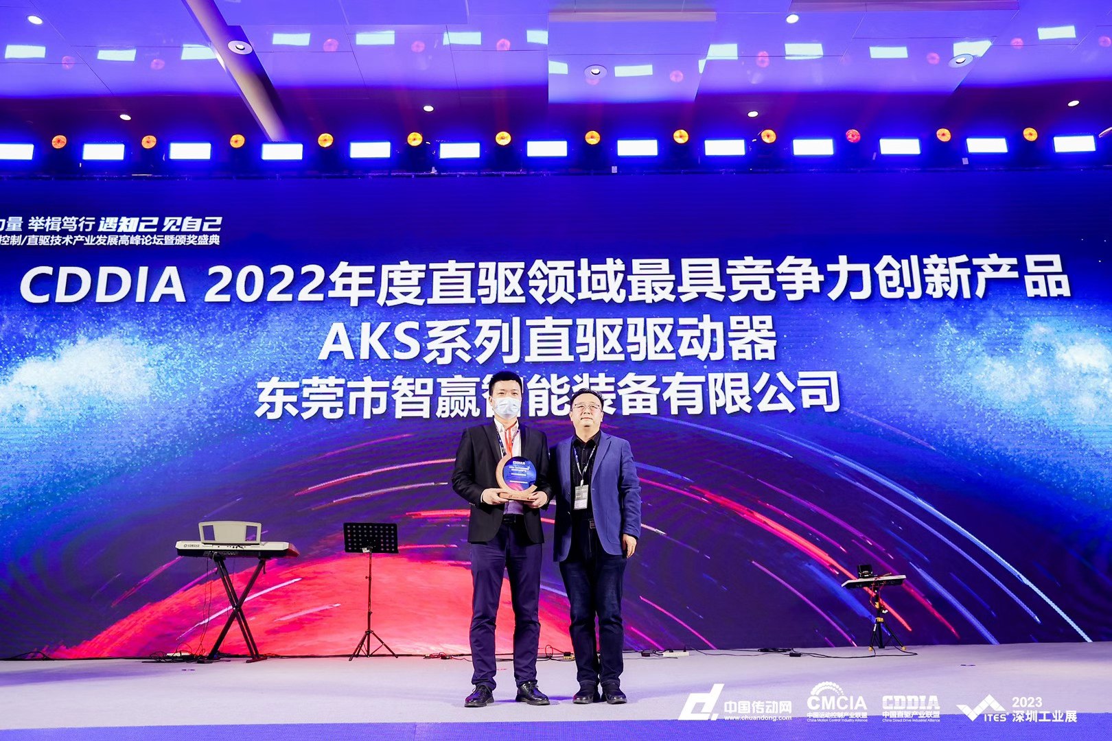 直驅(qū)領(lǐng)獎(jiǎng).jpg 直驅(qū)領(lǐng)獎(jiǎng).jpg